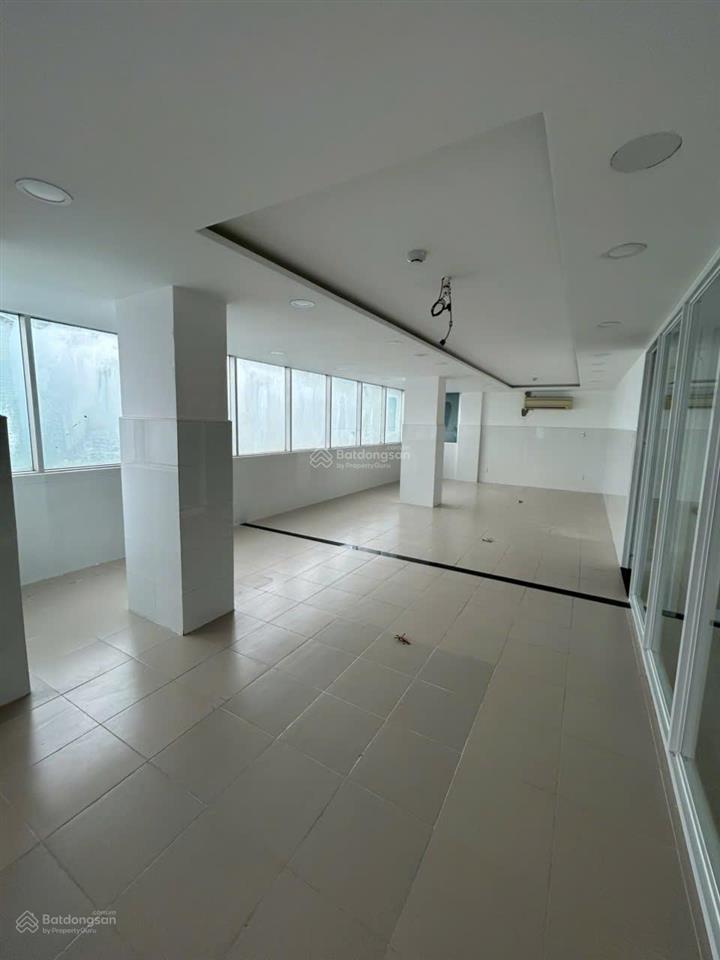 Cho thuê building 2 mặt tiền trần nhật duật, quận 1  dtsd ~3600m²