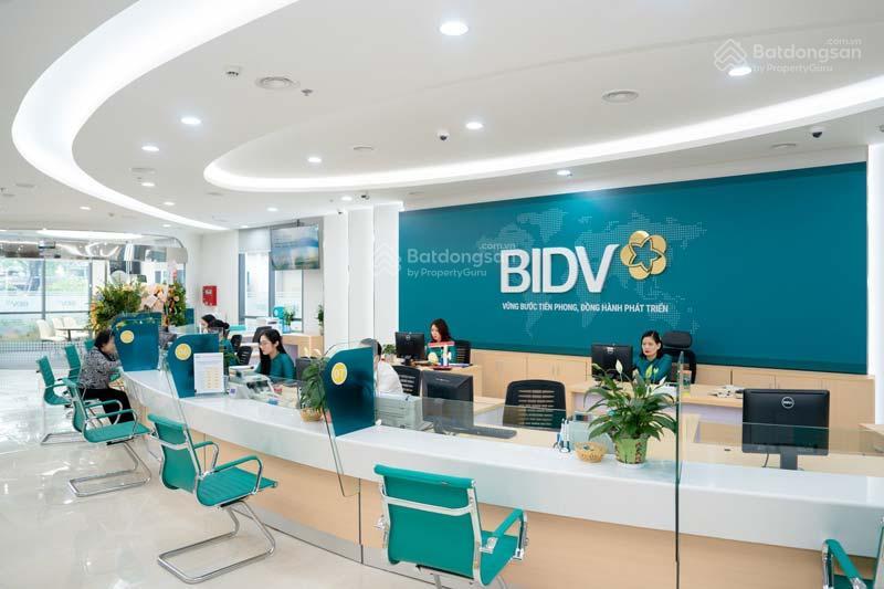 Cho thuê tòa nhà mặt tiền phan đăng lưu, phú nhuận, dtsd 900m2, trệt 4 lầu