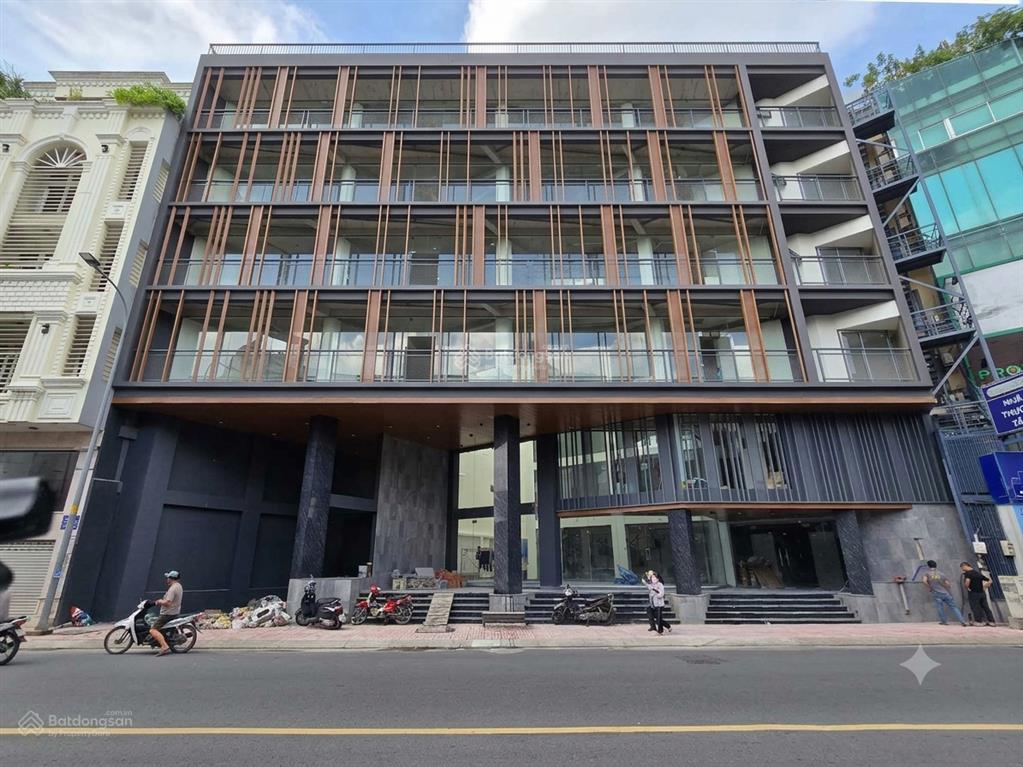 Cho thuê tòa nhà mới xây mặt tiền đường út tịch, tân bình  dtsd 1600m2