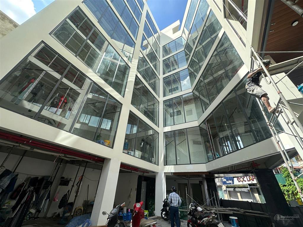 Cho thuê tòa nhà mới xây mặt tiền đường út tịch, tân bình  dtsd 1600m2