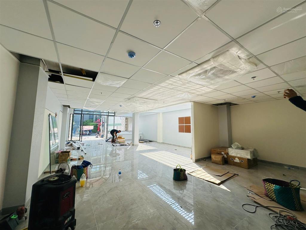 Cho thuê tòa nhà mặt tiền ung văn khiêm, bình thạnh. dtsd ~1.800m2, hầm 7 lầu