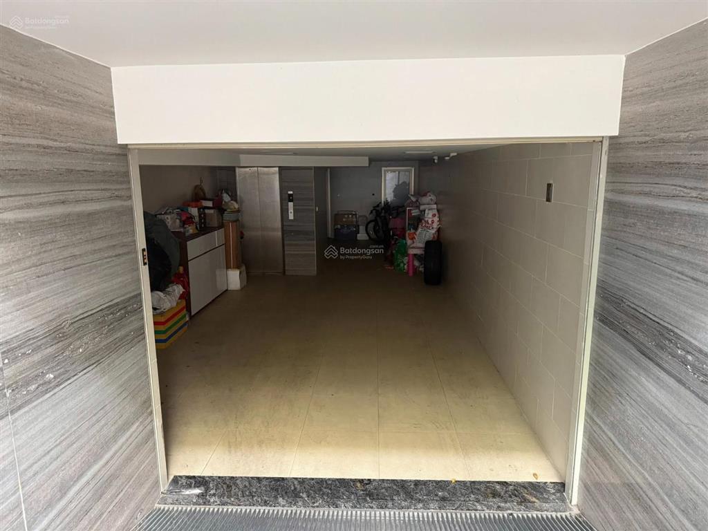 Cho thuê tòa nhà ngay góc lê văn sỹ trần quang diệu, quận 3  bề ngang 15m