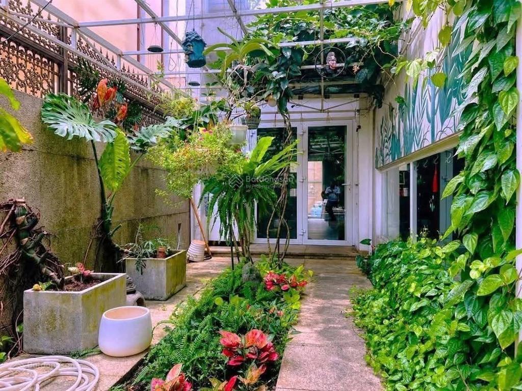 Cho thuê biệt thự sân vườn khu f&b phan xích long  hoa mai phú nhuận. trệt 3 lầu, 900m2