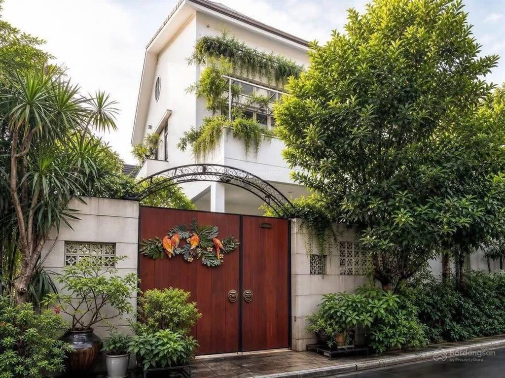 Cho thuê biệt thự sân vườn khu f&b phan xích long  hoa mai phú nhuận. trệt 3 lầu, 900m2