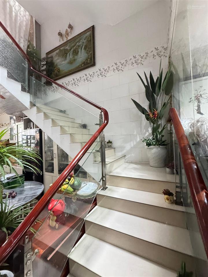 Cho thuê biệt thự sân vườn khu f&b phan xích long  hoa mai phú nhuận. trệt 3 lầu, 900m2