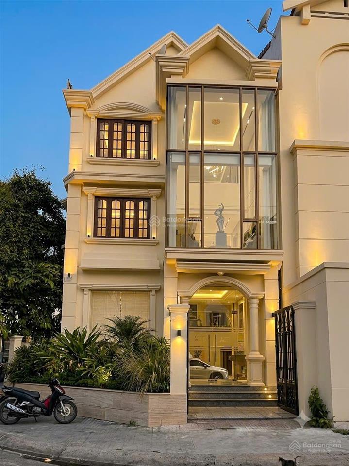 Cho thuê nhà mới hoàn thiện 2 mặt tiền hoa lan, phú nhuận  hầm trệt 3 lầu, dtsd 900m2