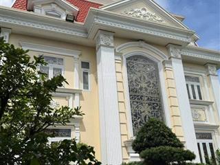 Chính chủ cho thuê biệt thự 2 mặt tiền hoa sứphan xích long, phú nhuận, hầm trệt 3 lầu