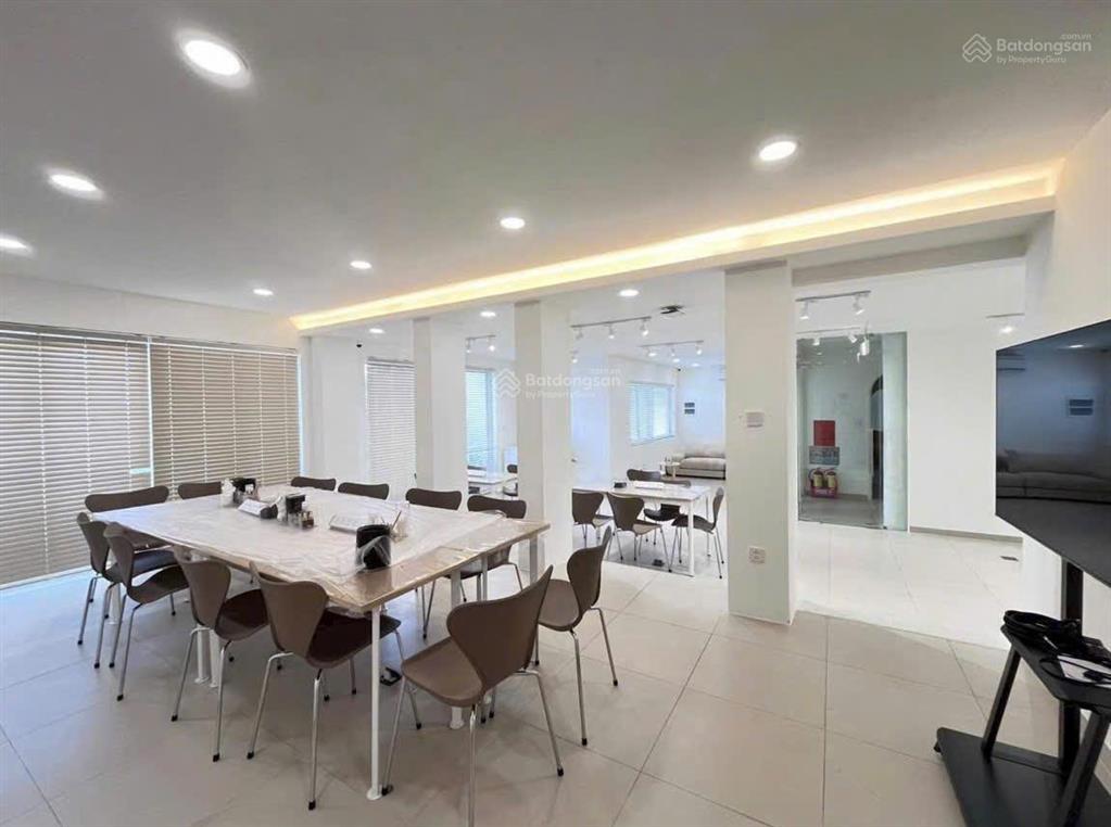 Cho thuê tòa nhà 188 bàu cát tân bình, 5 tầng dtsd 1000m2 giá chỉ 90tr