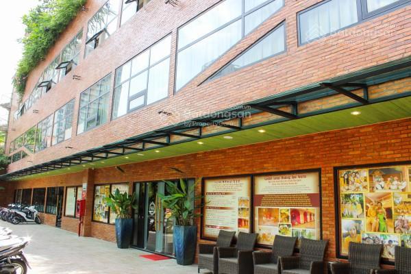 Cho thuê mặt bằng sân vườn 4500m2 mặt tiền phạm ngọc thạch, quận 3