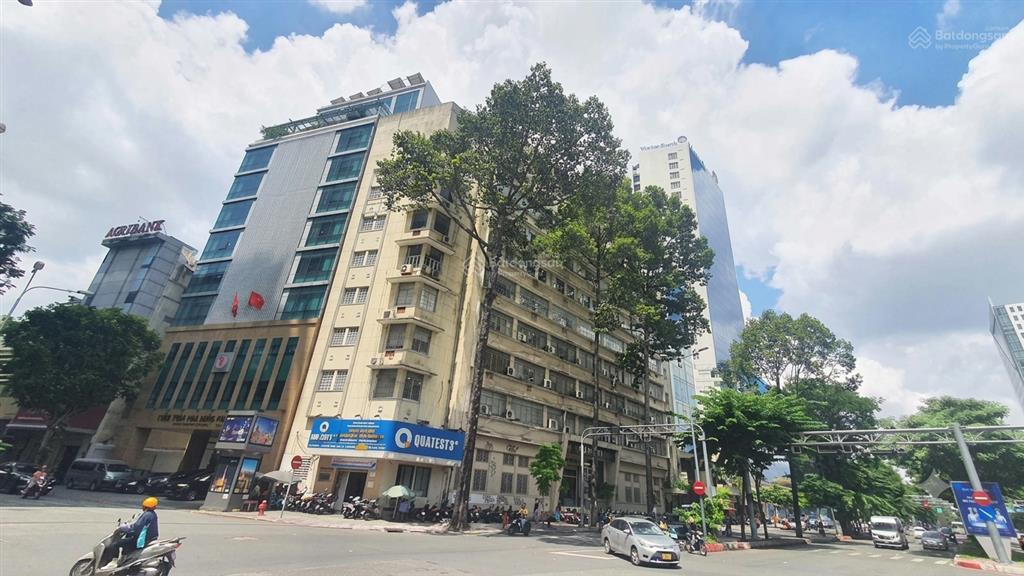 Cho thuê mặt bằng 900m2 hàm nghi quận 1  gần nhà ga bến thành  trệt lửng