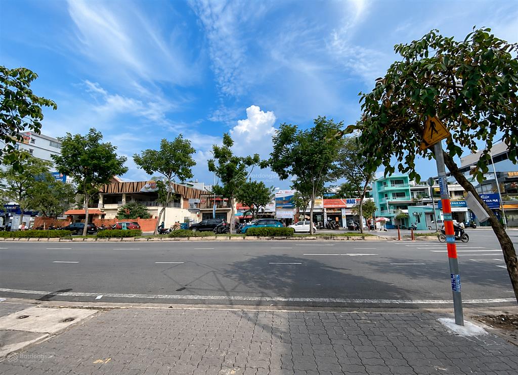 Cho thuê đất trống hơn 300m2 trần não quận 2
