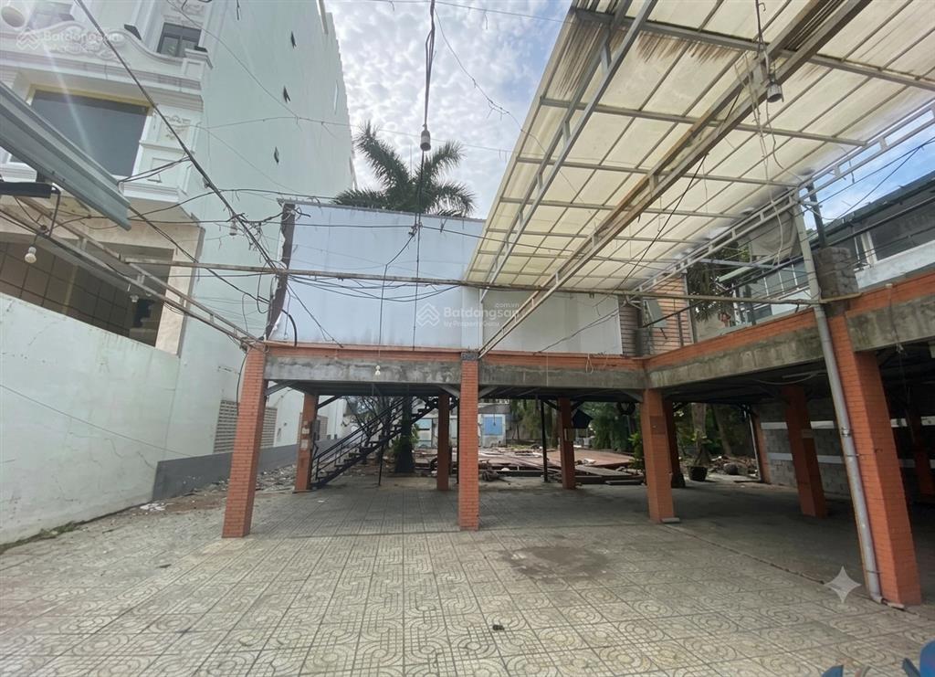Cho thuê đất trống hơn 300m2 trần não quận 2