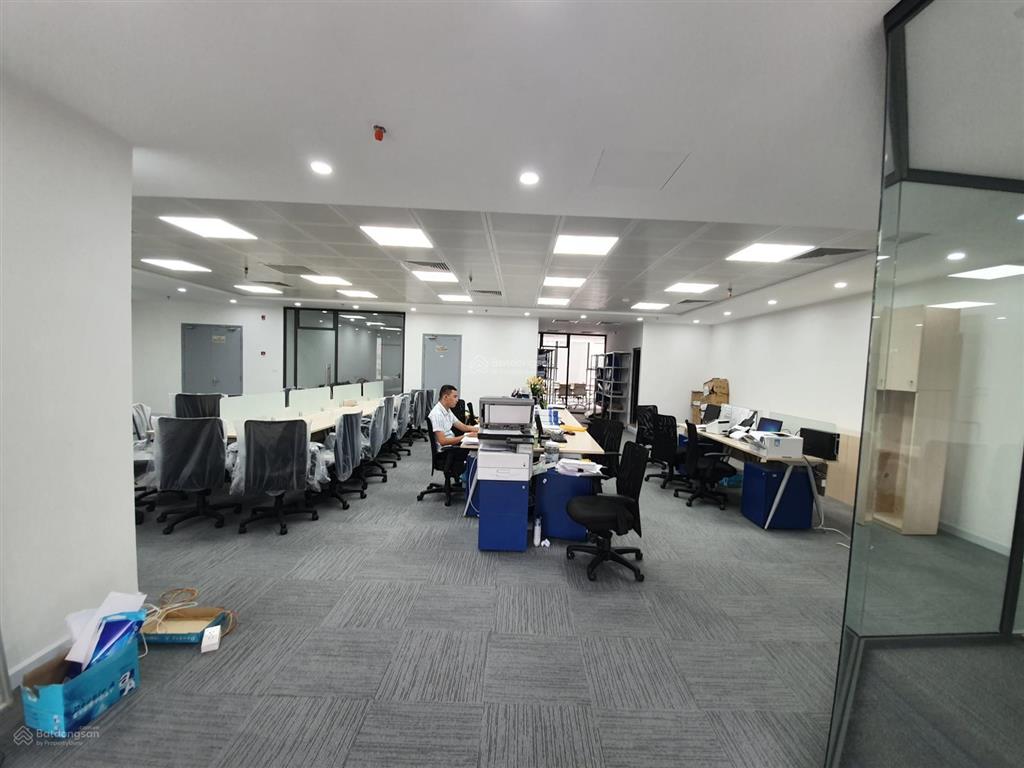 Cho thuê tòa nhà mặt tiền ngay phố đi bộ nguyễn huệ, quận 1, giá siêu hiếm 190tr, hầm trệt 4 lầu