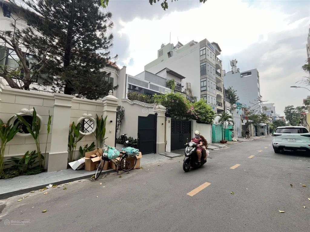 Cho thuê biệt thự sang trọng đinh tiên hoàng, quận 1 ngang 17m mặt tiền hiếm có  dtsd ~700m2
