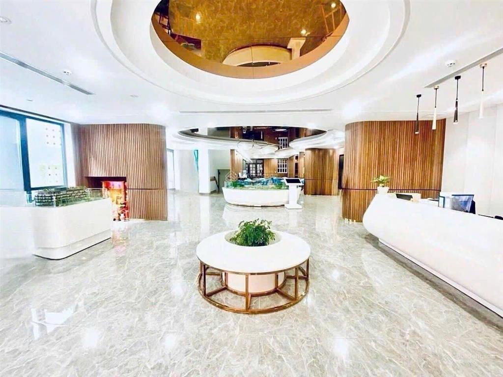 Cho thuê tòa nhà siêu vị trí góc 2 mặt tiền trần hưng đạo quận 1 hầm 11 lầu dtsd ~5000m2