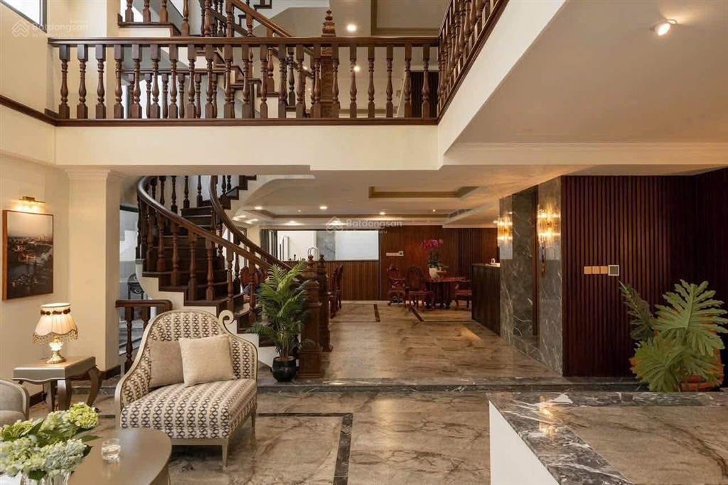 Gia đình dời nhà cho thuê lại biệt thự 2 mặt tiền hoa lan  phan xích long, phú nhuận, trệt 3 lầu