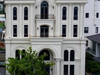 Tòa nhà dtsd hơn 2000m2 đảo kim cương, quận 2  ngang 16m trệt 6 tầng