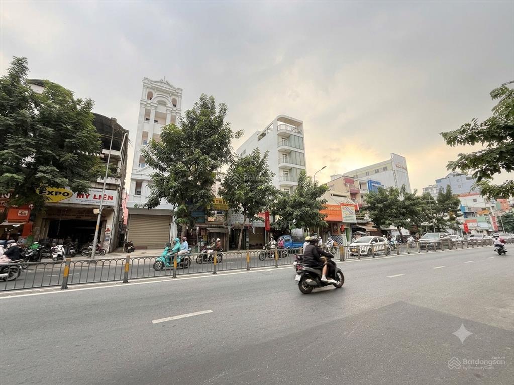 Cho thuê tòa nhà mặt tiền lý thái tổ quận 10, hầm 7 tầng nổi, ngang 6 nở hậu