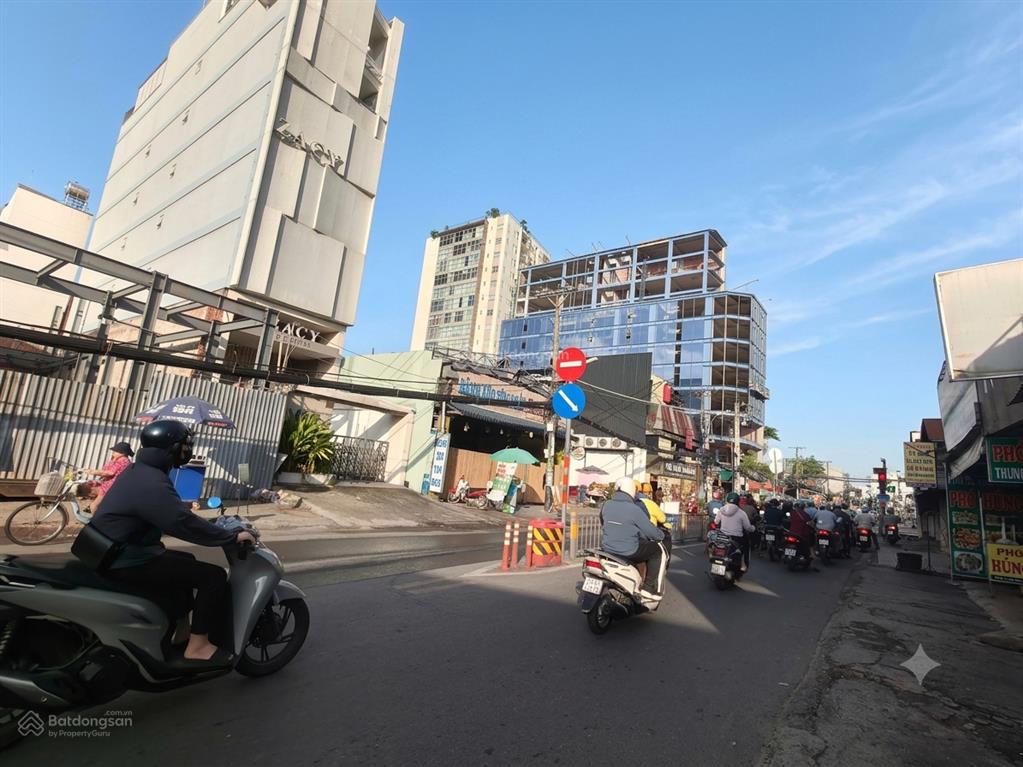 Cho thuê mặt bằng gần landmark diện tích 530m2, ngang 15m, ung văn khiêm bình thạnh