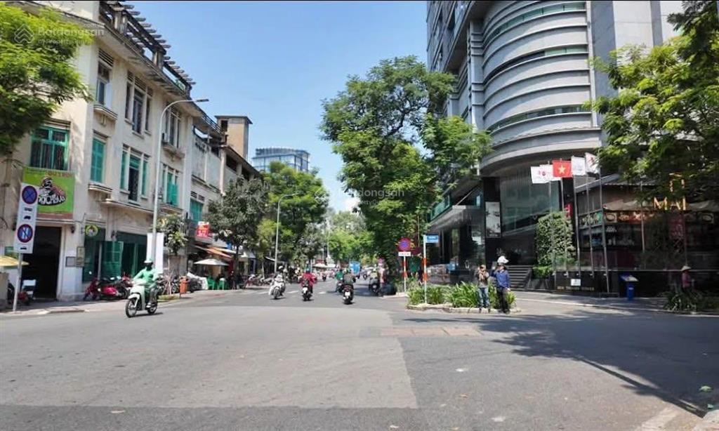 Tòa nhà hầm 8 tầng nổi dtsd ~950m2 mặt tiền ký con, quận 1
