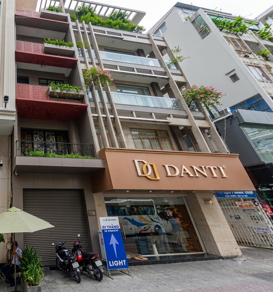 Cho thuê tòa nhà ngay chợ bến thành quận 1, 4 tầng dtsd 1100m2