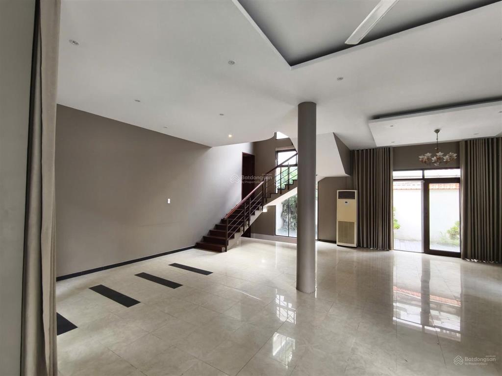 Biệt thự mặt tiền thảo điền quận 2, cho làm nhà hàng, dtsd 1100m2 trệt 2 lầu