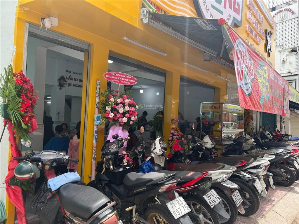 Nhà mặt tiền đường rạch bùng binh quận 3, ngang 12m, trệt lầu phù hợp f&b