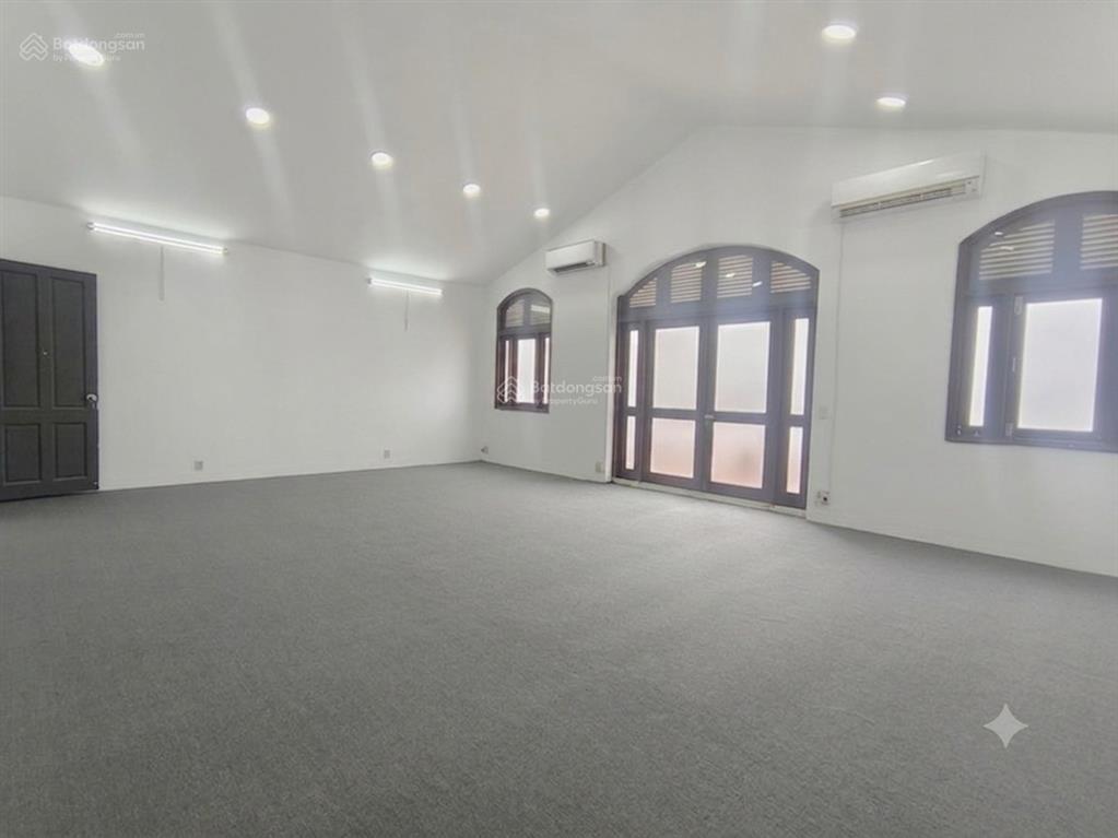 Tòa nhà mặt tiền hoàng diệu phú nhuận  8 tầng, dtsd 4800m2, có sân trước