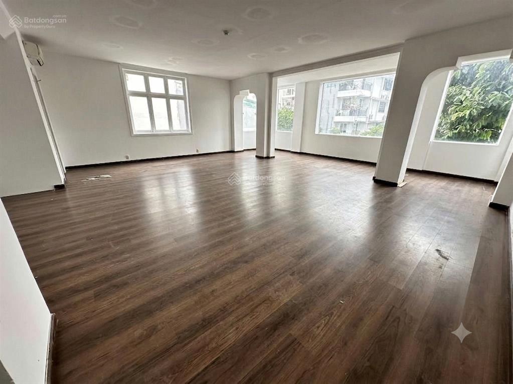 Tòa nhà mặt tiền hoàng diệu phú nhuận  8 tầng, dtsd 4800m2, có sân trước