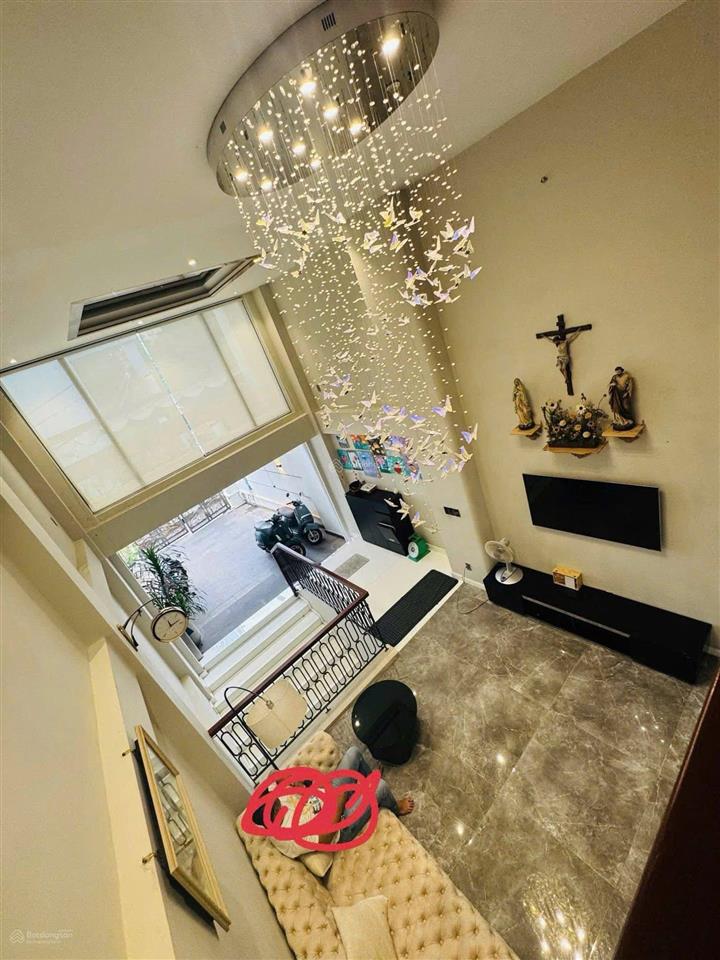 Cho thuê tòa nhà office ngay vòng xoay dân chủ, quận 10 bề ngang 9m hầm 7 tầng, thang máy & pccc
