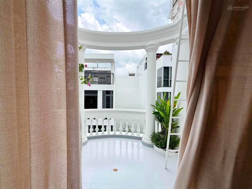 Cho thuê nhà thiết kế cổ điển hoa lan phú nhuận  trệt 4 lầu, dtsd 500m2