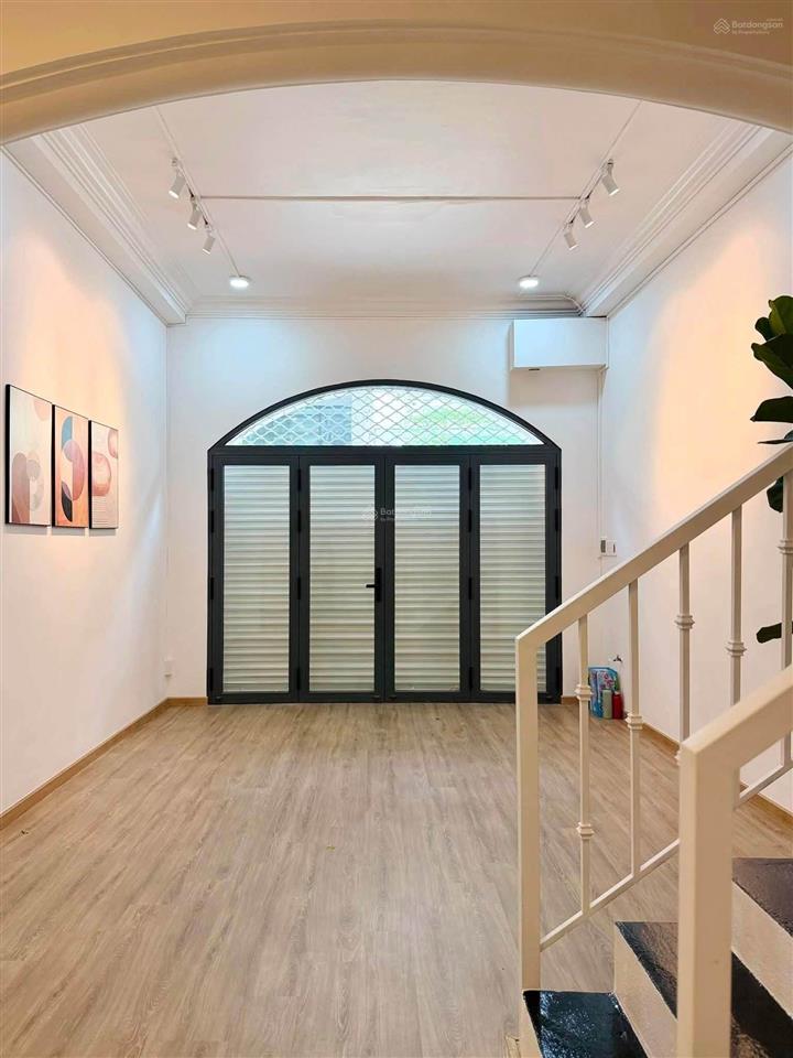 Cho thuê nhà thiết kế cổ điển hoa lan phú nhuận  trệt 4 lầu, dtsd 500m2