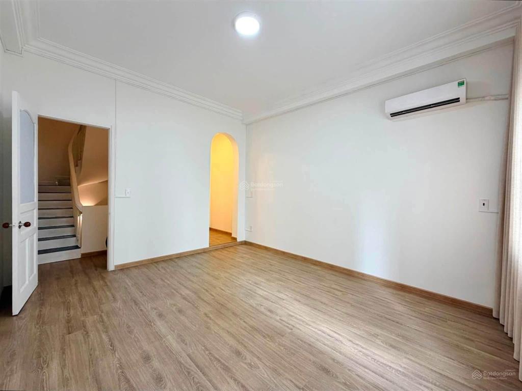 Cho thuê nhà thiết kế cổ điển hoa lan phú nhuận  trệt 4 lầu, dtsd 500m2