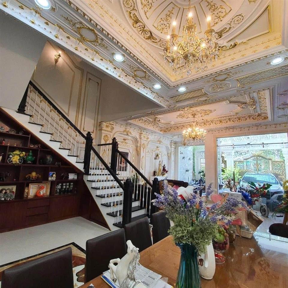 Cho thuê biệt thự hoàng gia hoa lan, phú nhuận  trệt 2 lầu sân thượng, 500m2 sử dụng