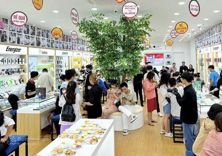 Cho thuê mặt bằng kinh doanh siêu mặt tiền 15m, diện tích đất 800m2 kèm khu văn phòng