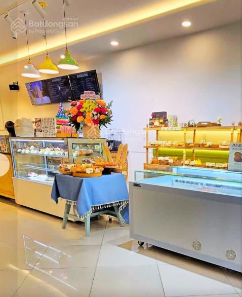 Cho thuê nhà mặt tiền nguyễn văn cừ, quận 1, 4 tầng ngang bề thế 15m
