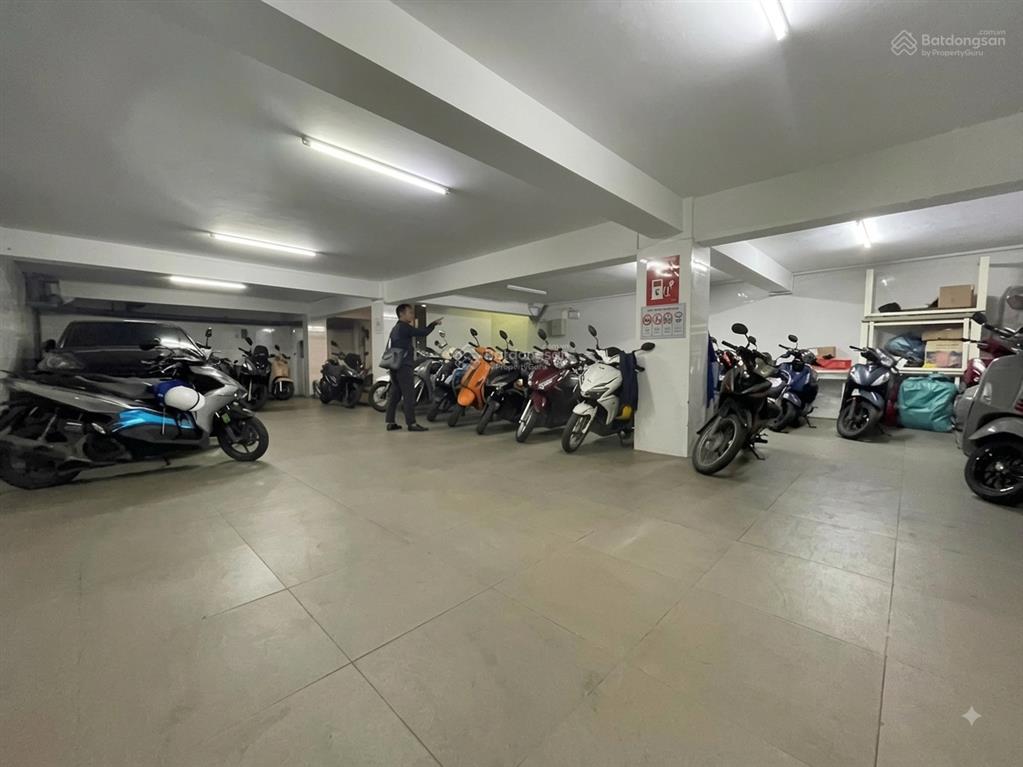 Building ngay trần não, quận 2, hầm 5 tầng nổi, dtsd ~1400m2