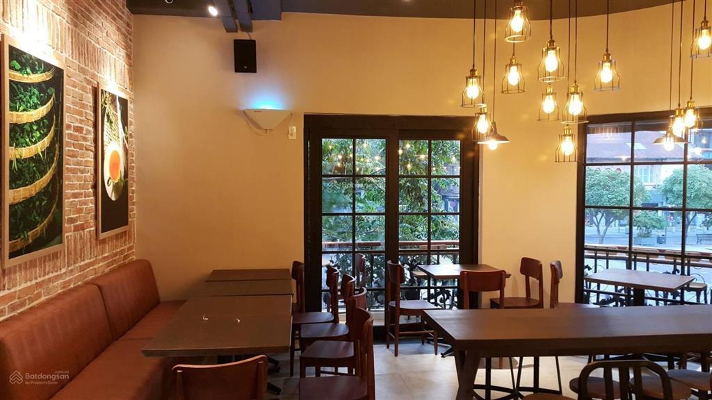 Siêu phẩm view pháo hoa 2 mặt tiền ngô đức kế quận 1 chính thức cho thuê sau 10 năm