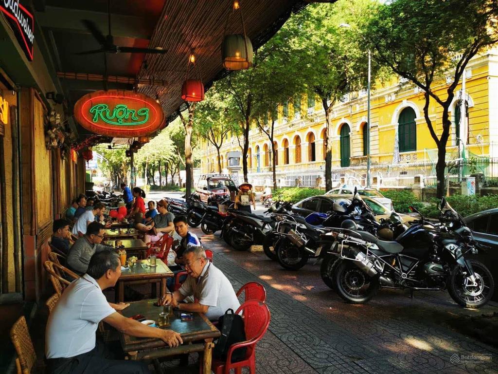 Cho thuê tòa nhà mặt tiền lớn ngay dinh độc lập quận 3, ngang 25m trệt 3 lầu