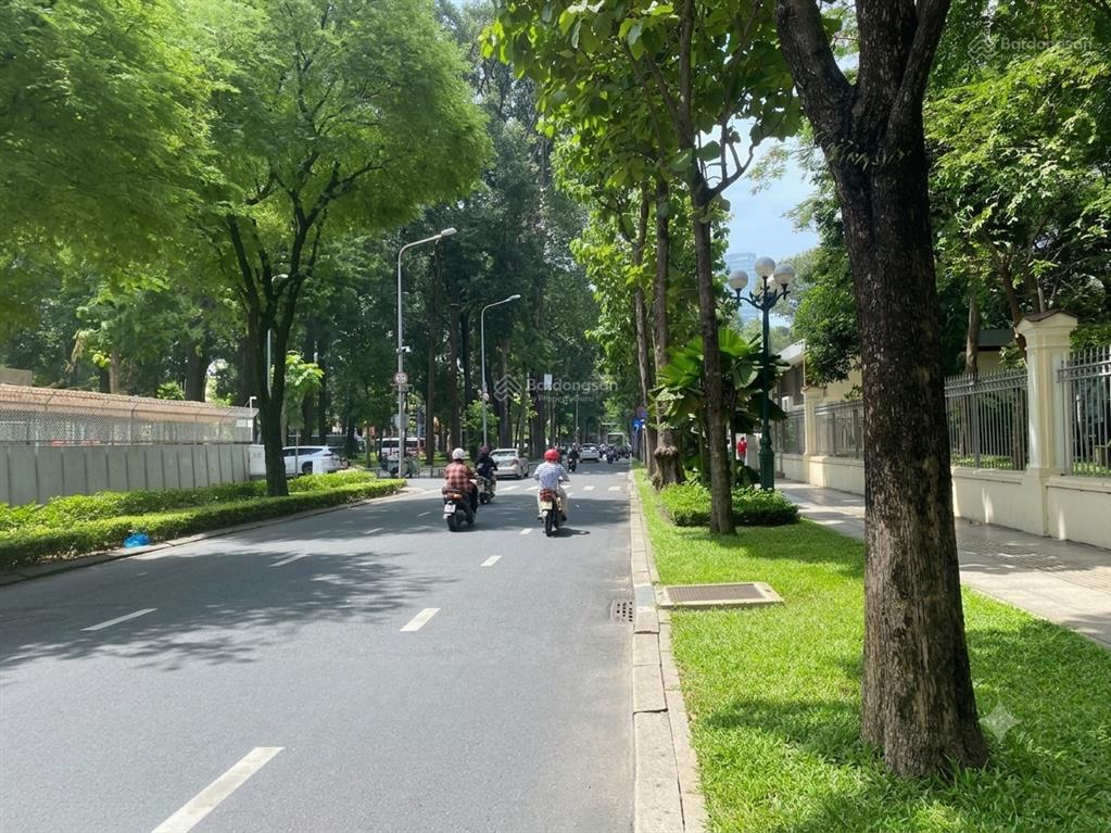 Cho thuê tòa nhà mặt tiền nam kì khởi nghĩa, ngang 11m, trệt lầu dtsd ~750m2