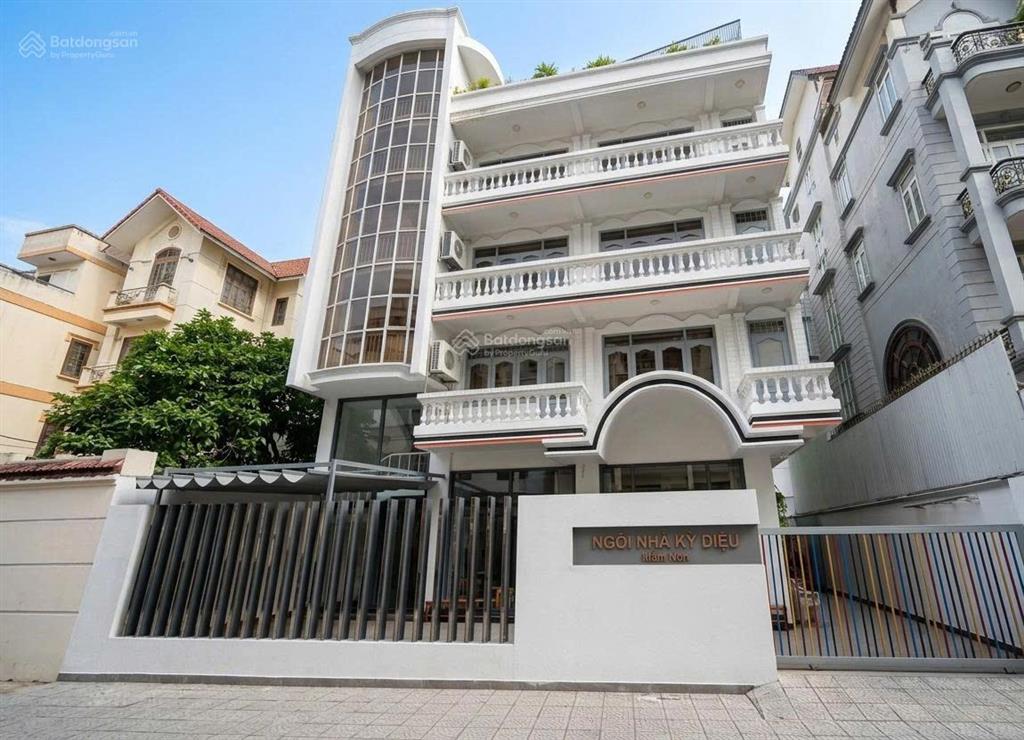 Tòa nhà trương quốc dung phú nhuận, ngang lớn 15m, trệt 3 lầu dtsd ~1800m2