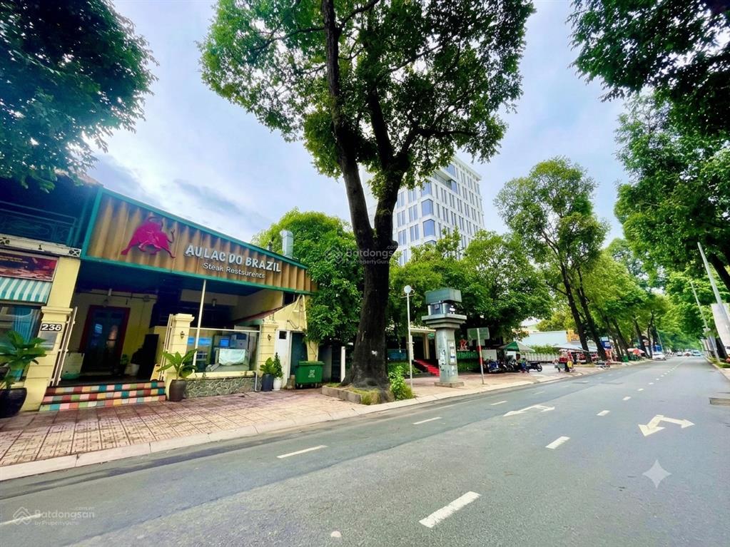 Cho thuê mặt bằng pasteur quận 3, ngang khủng 18m dtsd 320m2