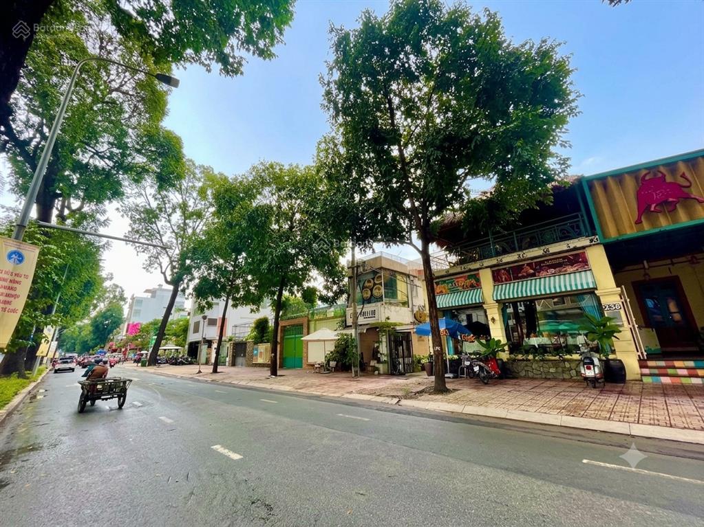 Cho thuê mặt bằng pasteur quận 3, ngang khủng 18m dtsd 320m2
