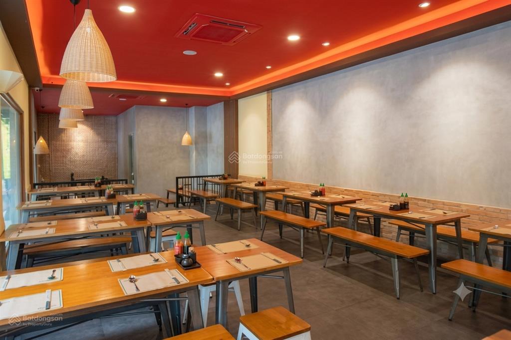 Cho thuê nhà nguyên căn ở phố đi bộ nguyễn huệ, quận 1, trệt 3 lầu + sân thượng ngắm pháo hoa