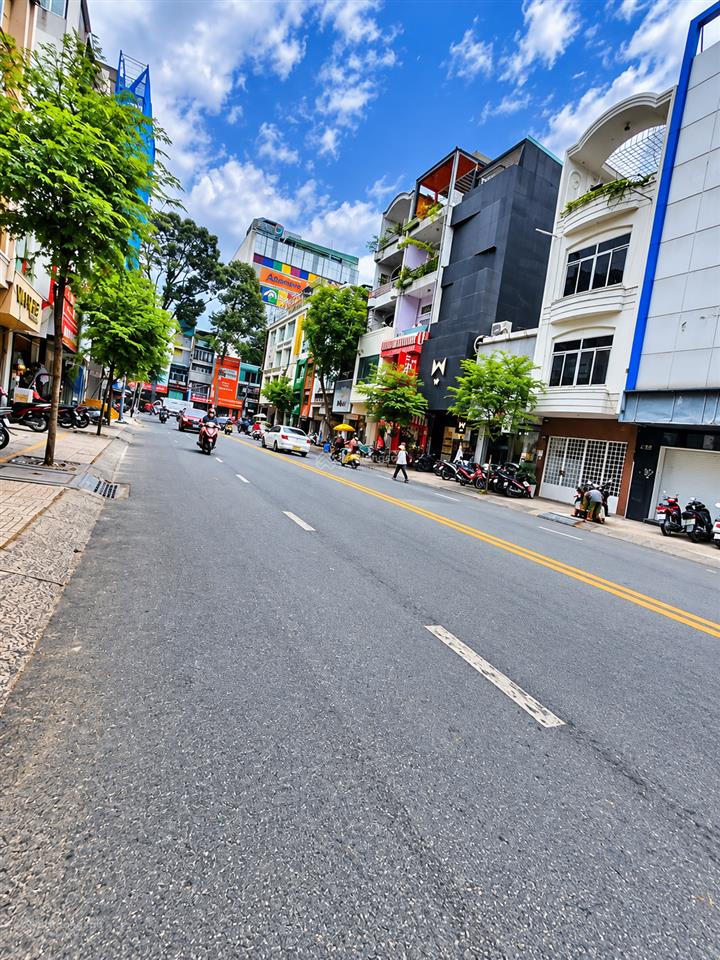 Cho thuê nhà đoạn 2 chiều võ văn tần, quận 3, trệt lửng 3 lầu, ngang 13m