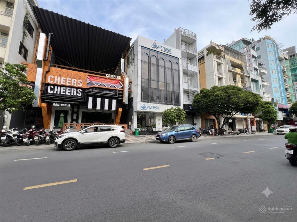 Nhà mặt tiền nguyễn trãi gần vòng xoay phù đổng, trệt 3 lầu dtsd khủng ~2000m2