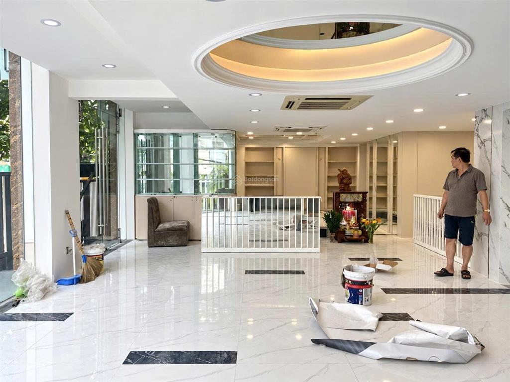 Cho thuê tòa nhà góc 2 mặt tiền phường bàn cờ, quận 3, hầm 7 tầng dts ~1400m2