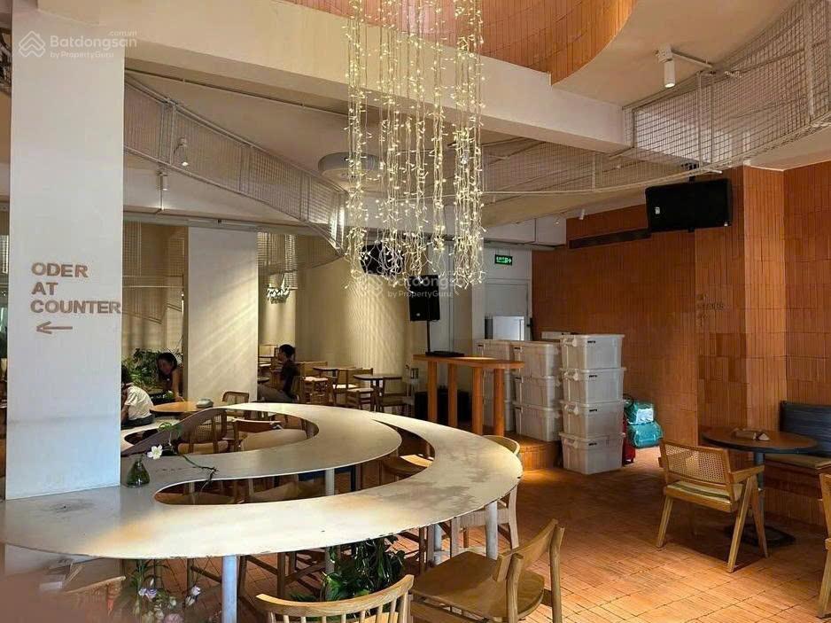 Cho thuê villa nguyễn thị diệu, quận 3  20x12m hầm + trệt + 3 lầu, pccc  giá 250tr/tháng