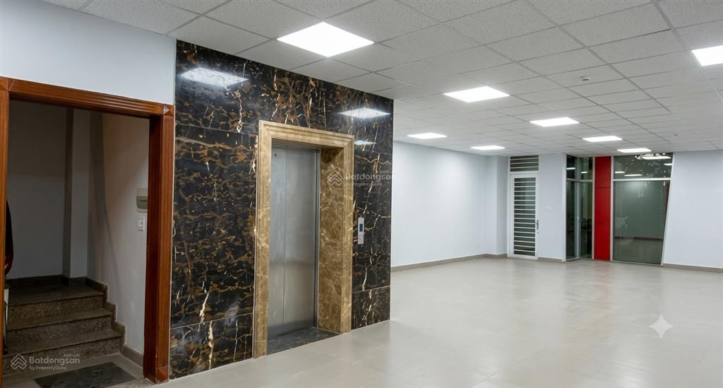 Cho thuê tòa nhà ngay thuận kiều quận 5, hầm 8 lầu dtsd ~1000m2