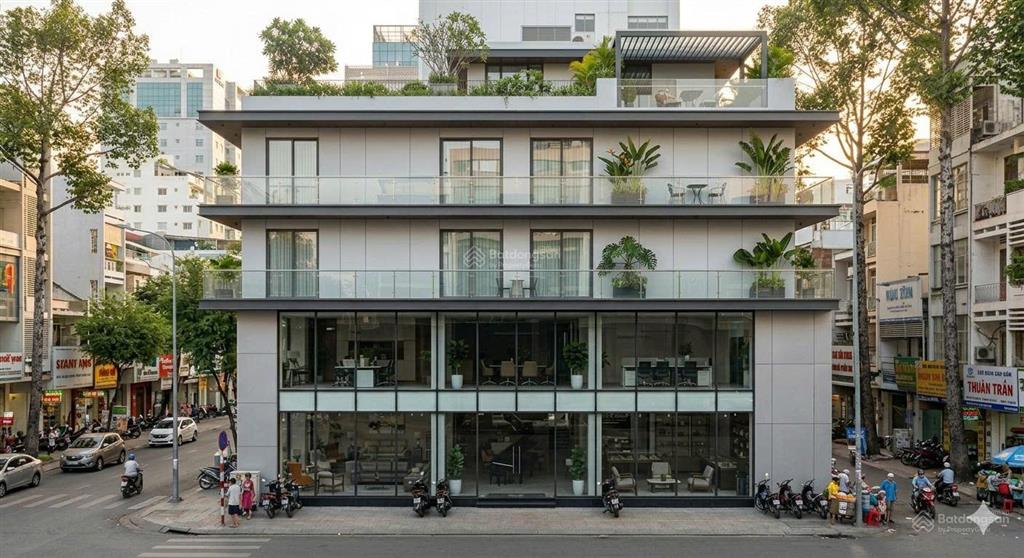 Tòa nhà mặt tiền dtsd 1.200m2 võ văn tần quận 3 chỉ 190tr/tháng